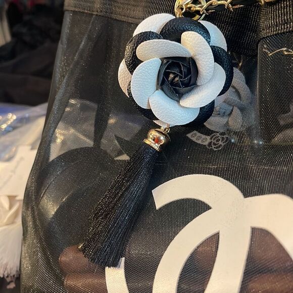 Bbw contrast camilla flower bag charm/keychain & hair elastic/bracelet pearl - Picture 8 of 9